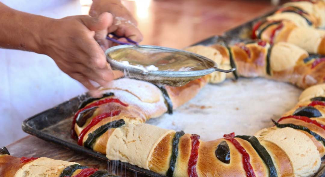 Elaboran y venden Roscas de Reyes adolescentes privados de su Libertad