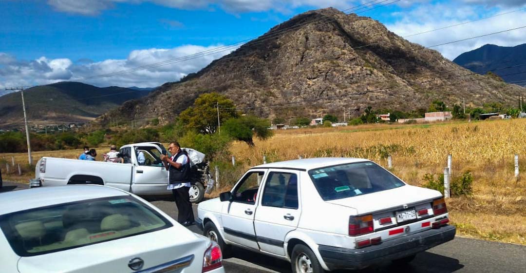 VIDEO: Un fallecido deja choque en la 190 crucero de Macuilxochitl, Oaxaca