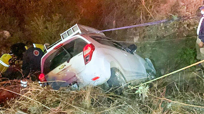 Logran identificar a lesionados de volcadura en libramiento al Tule; viajaban en estado de ebriedad