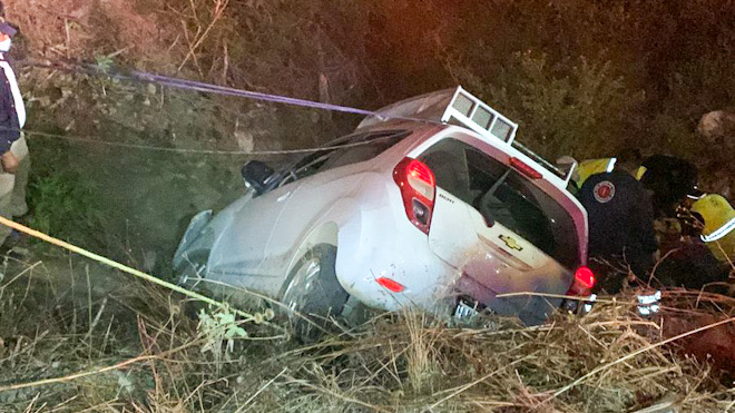 Volcadura en el libramiento al Tule lesionados trasladados al hospital; conductor aún no es identificado