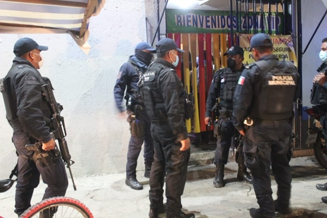 Tras golpiza a cliente de centro nocturno, la SSPO realiza operativo en Santa Lucía del Camino