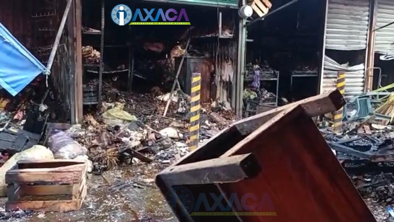 VIDEO: Incendio en mercado de Juchitán consume 11 locales