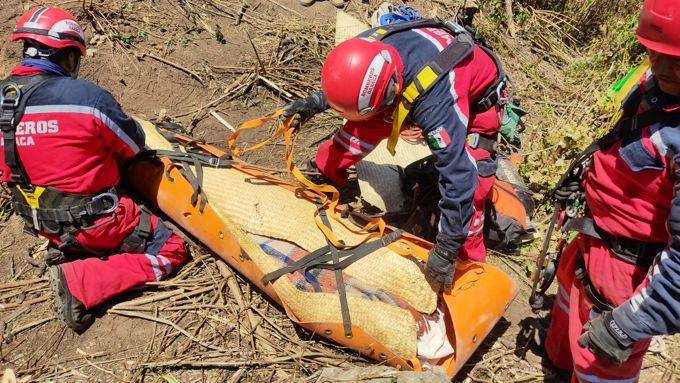Rescata Bomberos cadáver de hombre que había sido reportado como desaparecido en Oaxaca