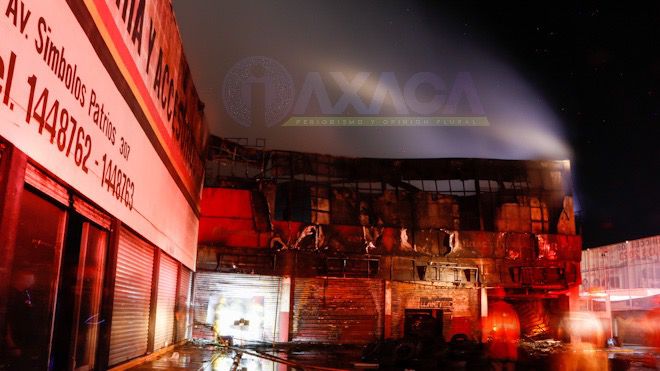 Guardia de seguridad se negó abandonar a perrito en incendio de llantera en Oaxaca