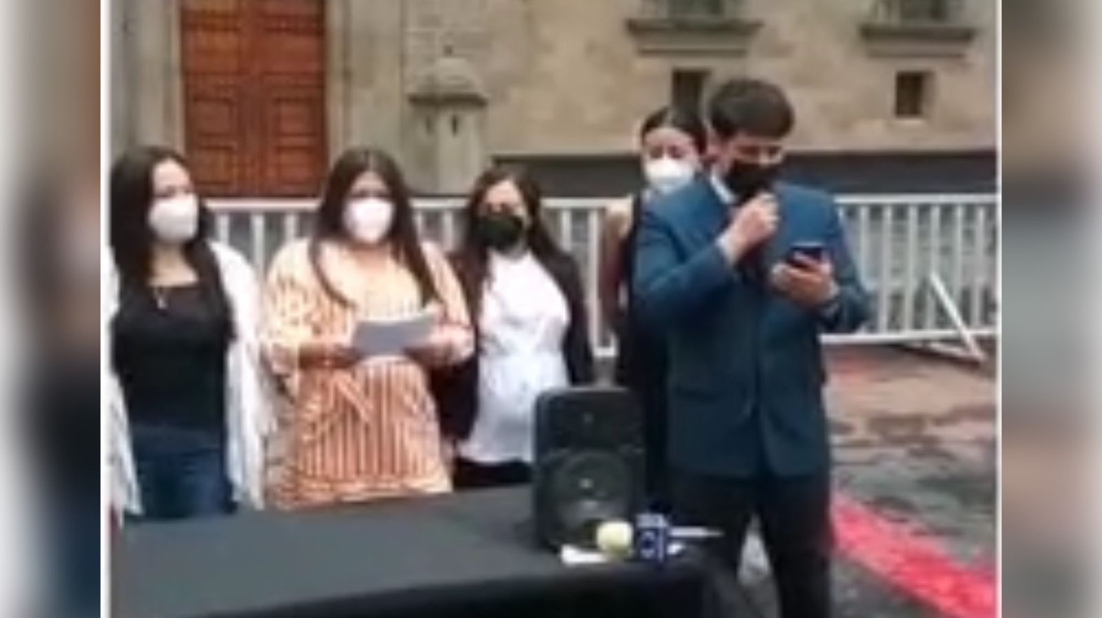 Familiares de Juan Vera Carriza, acusado de ataque con ácido a saxofonista, piden desde Palacio Nacional reabrir el caso