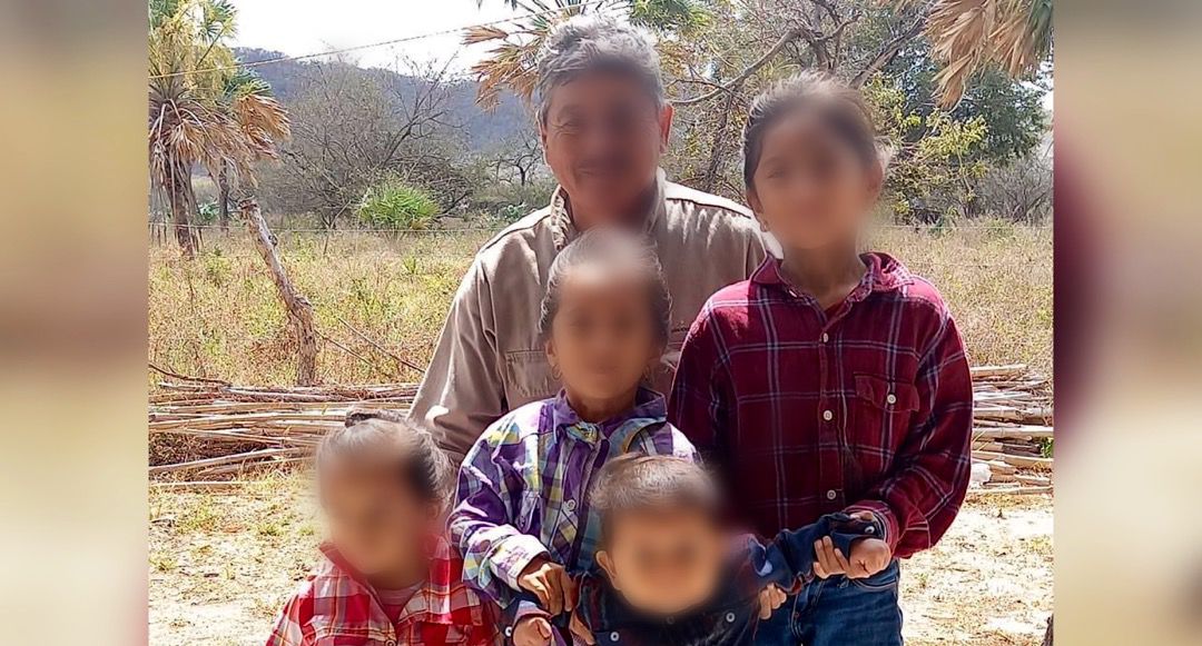 Aterrador: madre envenena a sus hijos; ella sobrevivió al auto atacarse con arma blanca, Oaxaca