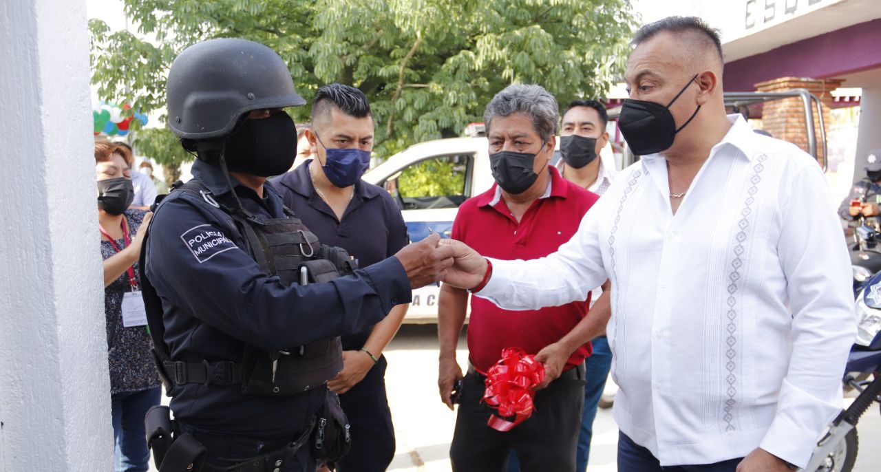 Entrega Chente Castellanos Módulo de la Policía Municipal en Esquipulas