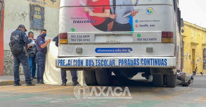 VIDEO: Identifican a motociclista que perdió la vida arrollado por camión en el centro de Oaxaca