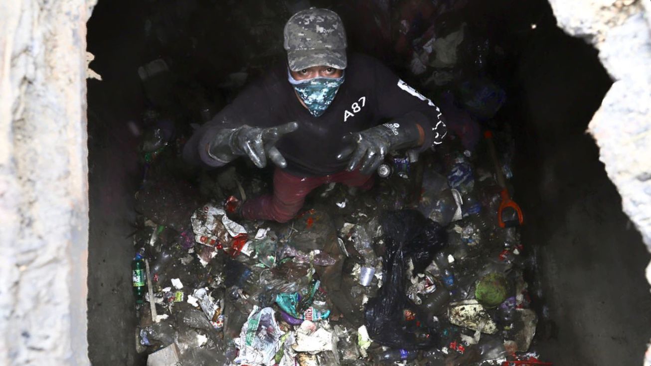 Basura de los propios comerciantes provoca el colapso del drenaje en la Central de Abasto, Oaxaca