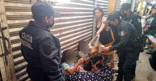 Mujer abandona a sus tres hijas en la Central de Abasto de Oaxaca