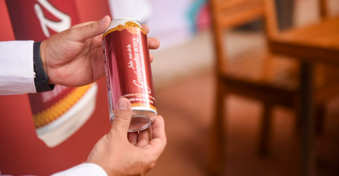 Presentan lata de cerveza conmemorativa de Julio, Mes de la Guelaguetza 2022