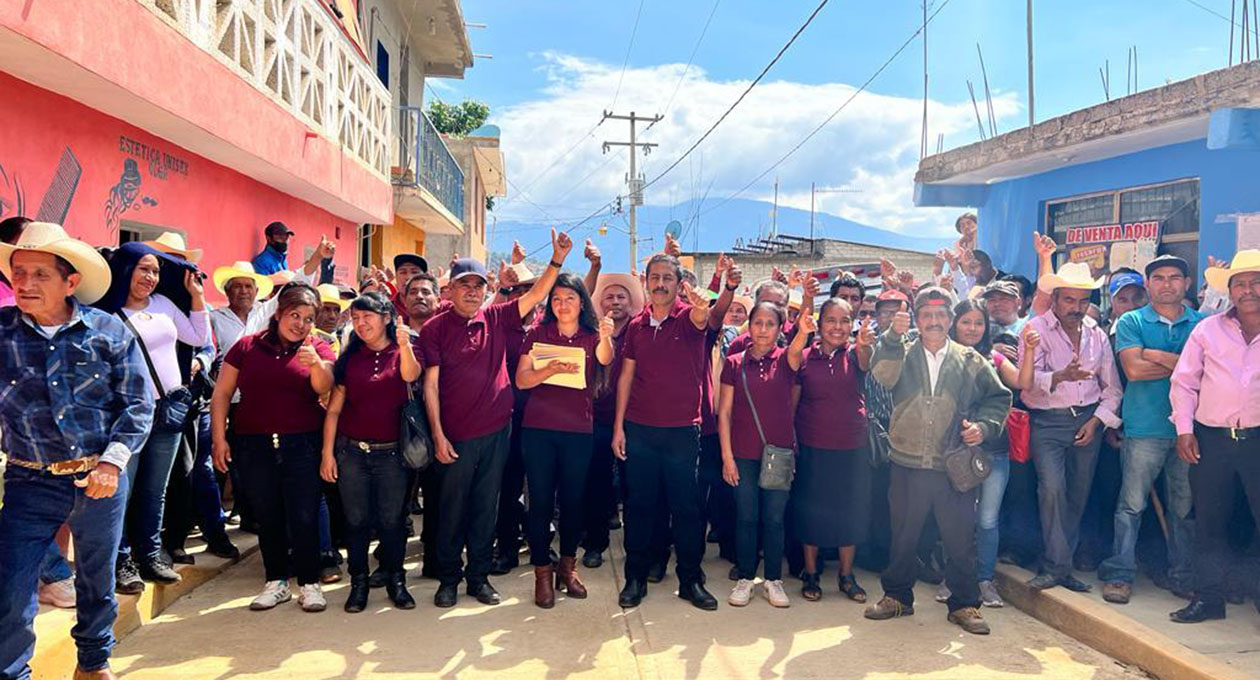 Apolonio García se registra con planilla guinda para presidencia municipal de Mazatlán Villa de Flores