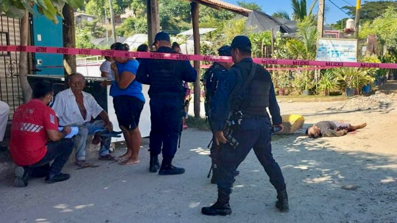 En la capital Alejandro Murat rodeo informe, en Pinotepa Nacional ejecutan a dos personas