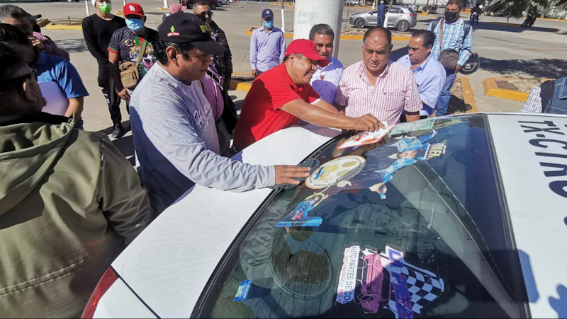 Suma integrantes la CIT-Oaxaca, con pega de calcas a nuevos integrantes