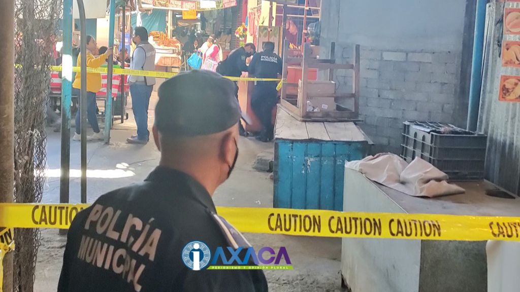 Localizan feto entre puestos de la Central de Abasto, Oaxaca