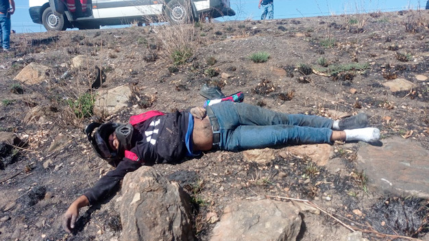 Pensaron que se había accidentado pero fue ejecutado motociclista en carretera a Tlacolula, Oaxaca