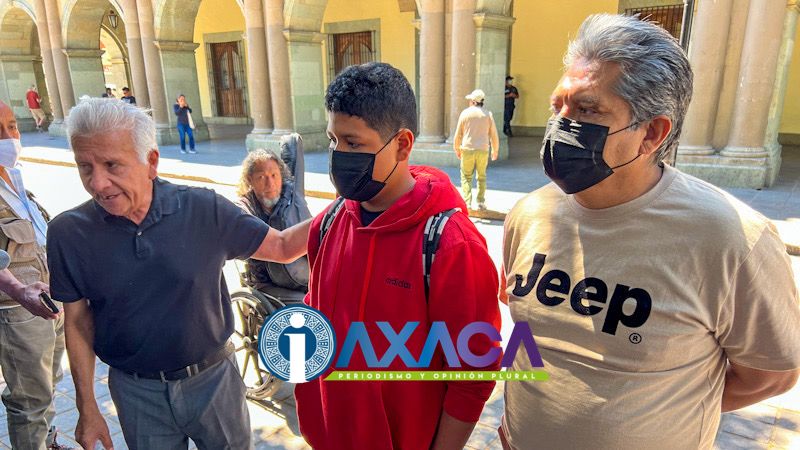 Con jaloneos y apunto de golpearlo corren a alumno de la técnica 6, Oaxaca