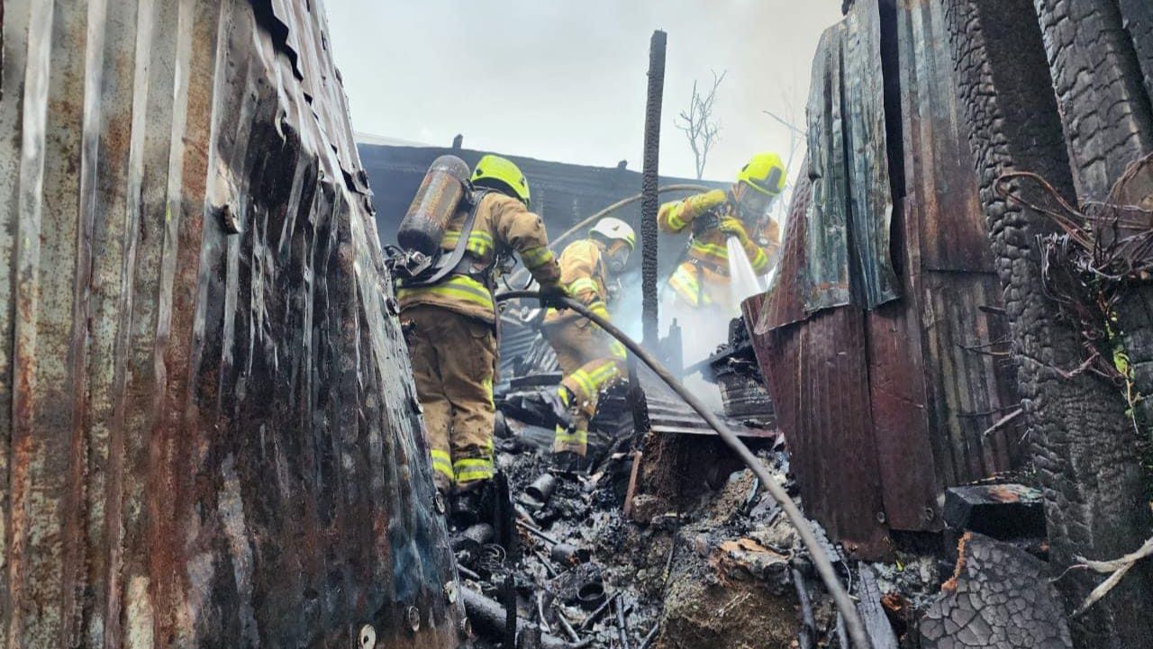 VIDEO: Pierden vivienda abuelitos en incendio de la colonia Volcanes, Oaxaca