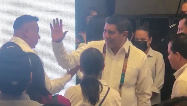 VIDEO: Desaira Gobernador a Chente Castellanos; no quiere ni el saludo del presidente de Xoxo