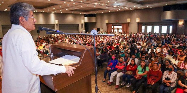 Dialoga Martínez Neri con miles de mujeres que apoyan su continuidad