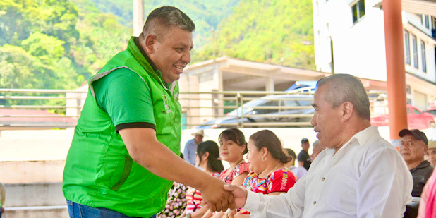 Recibe Roberto Pérez Delgado respaldo de las paisanas y paisanos de la Chinantla