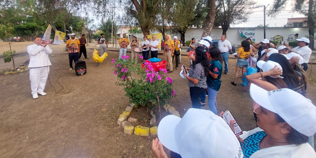 Jaime Larrazábal Bretón, candidato del PRD a la presidencia municipal de Oaxaca de Juárez festeja a las mamás de Viguera
