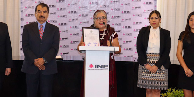 Luisa Cortés, la miahuateca que llega al Senado de la República recibe su constancia de mayoría