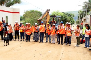 Arranca pavimentación de la calle Carlos Gracida en San Antonio de la Cal