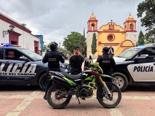¡Rápida acción! Policía Municipal y Estatal recuperan moto robada y horas después cae el presunto ladrón en Santa Lucía del Camino