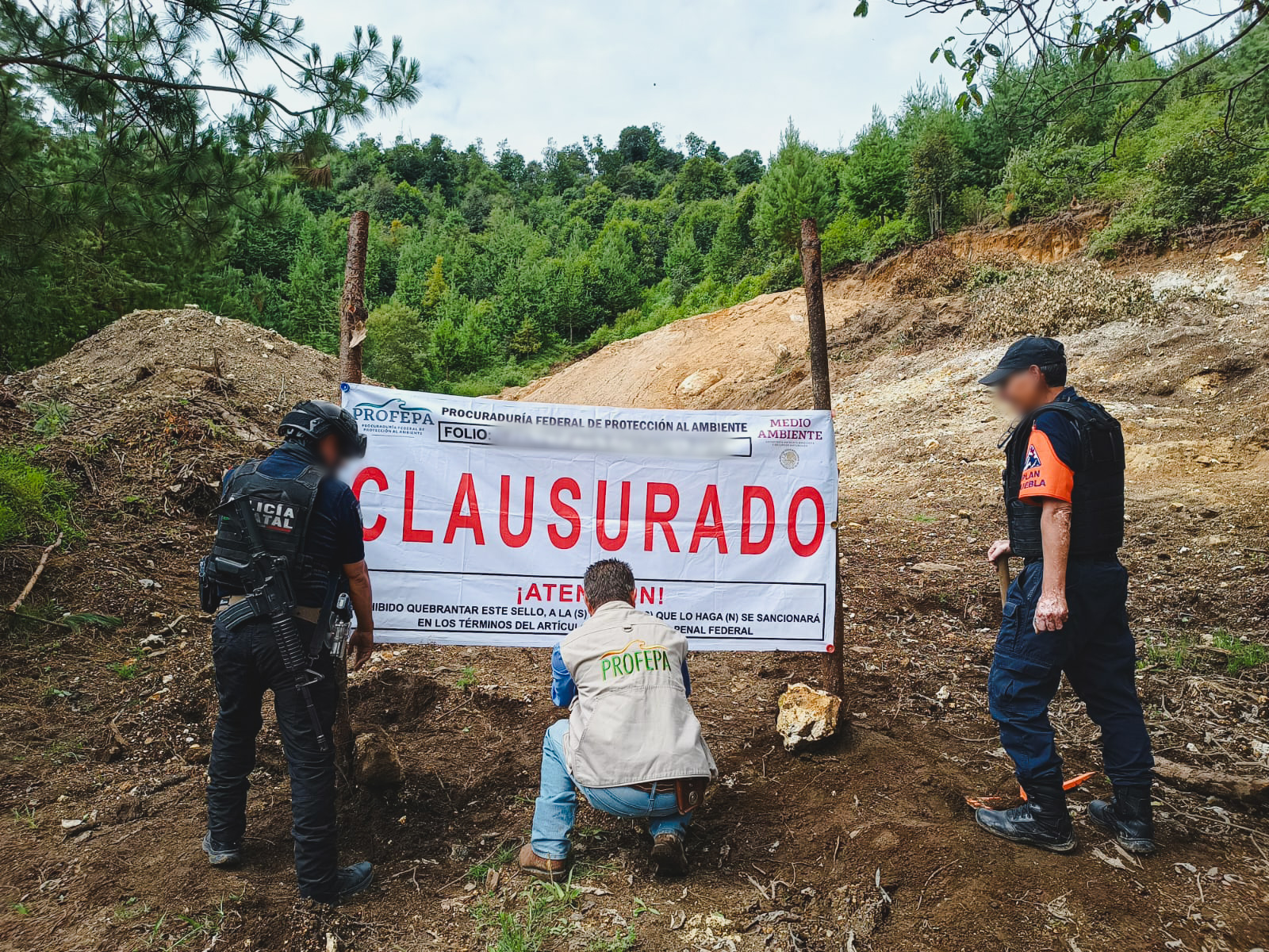 Clausuran proyecto minero irregular por extracción de feldespato en Puebla