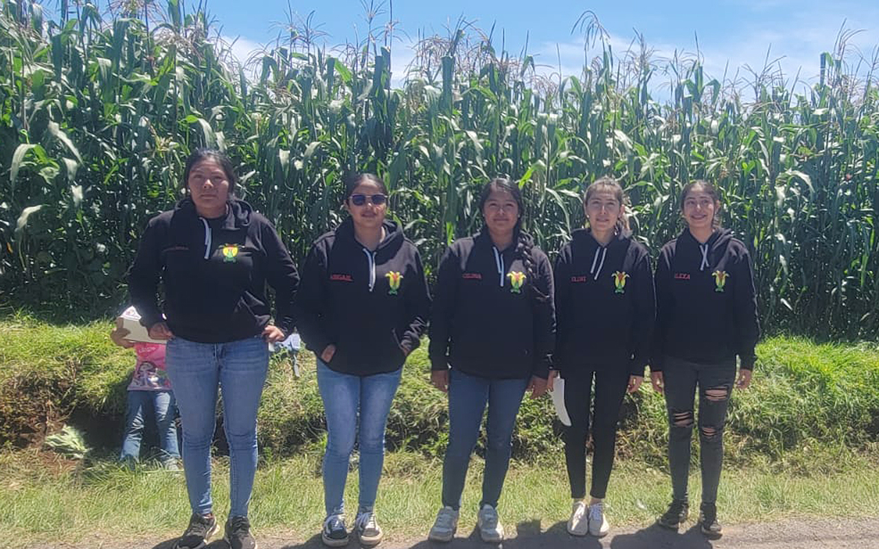 En Santa María Lachixío, jóvenes aprenden a conservar y producir maíces nativos En Santa María Lachixío, jóvenes aprenden a conservar y producir maíces nativos
