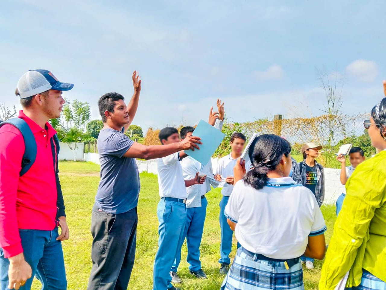 El maíz vuelve al aula: Guardianes del Maíz llevan la milpa a una secundaria de Loma Bonita El maíz vuelve al aula: Guardianes del Maíz llevan la milpa a una secundaria de Loma Bonita