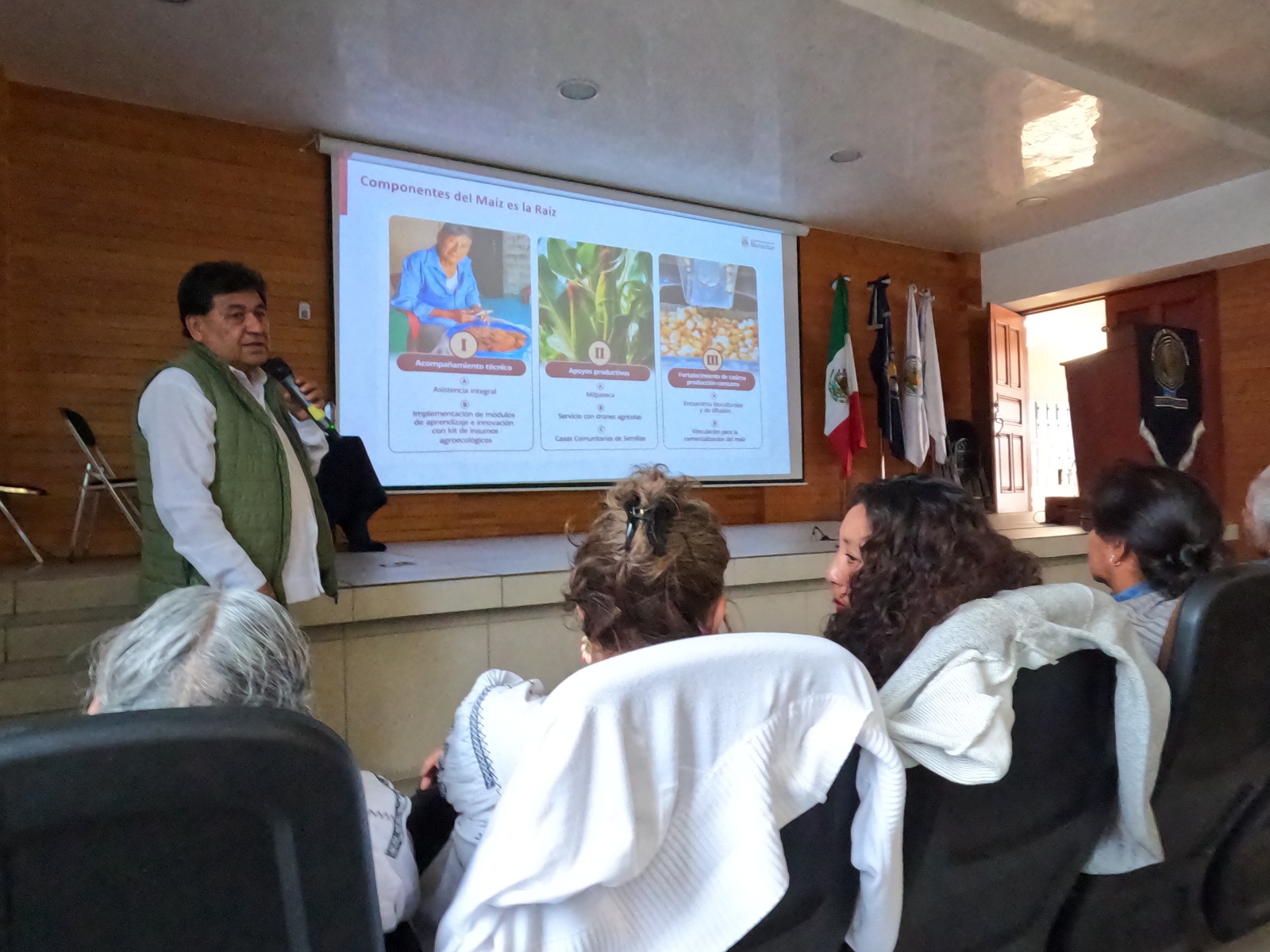 Del surco al aula: Flavio Aragón lleva a Chapingo la batalla por el maíz nativo